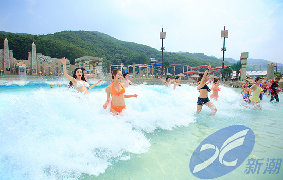 Surf-Wave-Pool-Vivaldi-Park-Ocean-World-Korea_副本.jpg